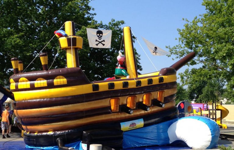 springkussen piratenschip bewegend