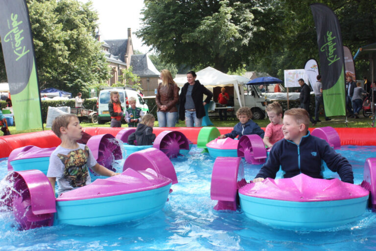 zwembad met bootjes huren kindvriendelijk waterspel zwolle dedemsvaart