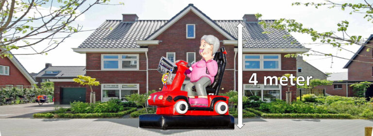 Sarah op scootmobiel huren