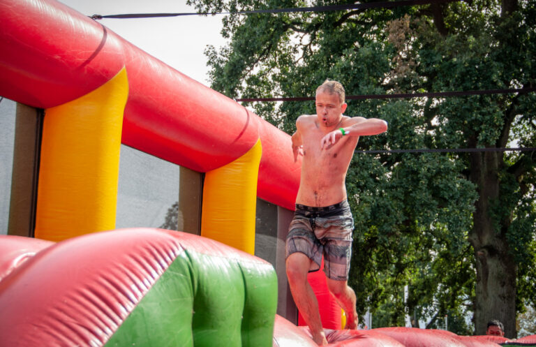 Spectaculaire Hindernisbaan Bouncing Balls huren Hoogeveen, Coevorden, Emmen