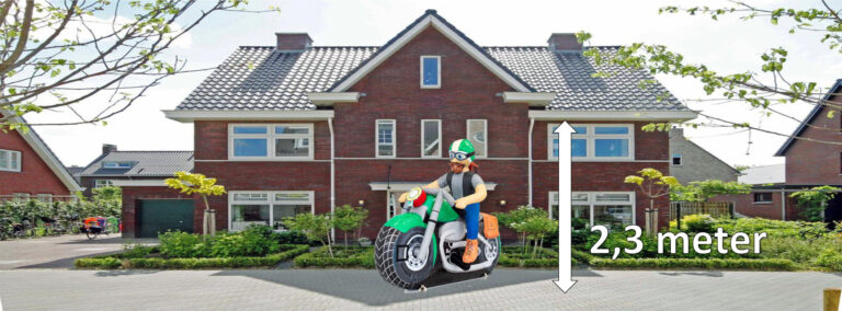 Opblaasbare Man op Motor huren